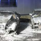 Fahrzeuge brannten auf Firmengelände 