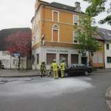 Feuerwehr löscht Pkw-Brand