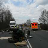 Lkw rast auf B 55 auf Trecker: 22-Jähriger in Spezialklinik 