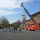 Elf Mädchen blicken hinter die Kulissen bei der Feuerwehr