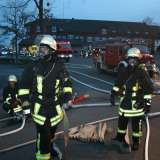 Manpower und viele Schläuche bei „Feuer“ bei  den Stadtwerken
