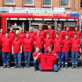 BG übergibt zusammen mit dem Stadtfeuerwehrverband neue T-Shirts an die Lippstädter Jugendfeuerwehr