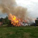 Osterfeuer in Eickelborn brennt vorzeitig
