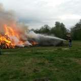Osterfeuer in Eickelborn brennt vorzeitig
