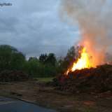 Osterfeuer in Eickelborn brennt vorzeitig