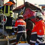 Interkommunale Zusammenarbeit bei Einsatzübung geprobt / Massenkarambolage hielt Retter in Atem