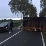 Anhänger löste sich und prallte in den Gegenverkehr