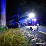 Schwerer Unfall: Baum-Kollision nach Kontrollverlust