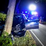 Schwerer Unfall: Baum-Kollision nach Kontrollverlust