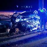 Schlimmer Unfall vor Silvester: Auto kracht gegen Baum - Fahrer sofort tot