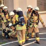 Kameradenrettung bei Feuerwehr Übung trainiert / Mayday Lage hielt Löschzug in Atem 