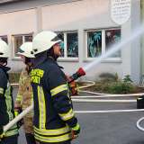 Kameradenrettung bei Feuerwehr Übung trainiert / Mayday Lage hielt Löschzug in Atem 