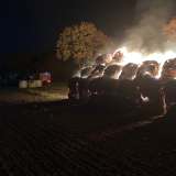 POL-SO: Heuballen in Brand gesetzt
