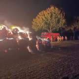 POL-SO: Heuballen in Brand gesetzt