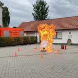 Löschgruppe Bökenförde schult Dorfbewohner im Umgang mit Feuerlöschern