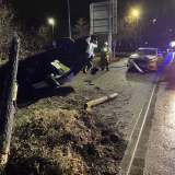 Fahrzeug überschlagen - Drei Personen leicht verletzt