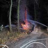 Im Wald brennenden Holzstapel abgelöscht