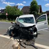 POL-SO: Auto fährt gegen Baum - Fahrer schwer verletzt