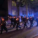 Mit klingendem Spiel und Fackelschein: Feuerwehr gratuliert zum 80. Geburtstag