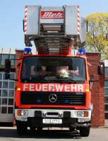 Drehleiter mit Korb